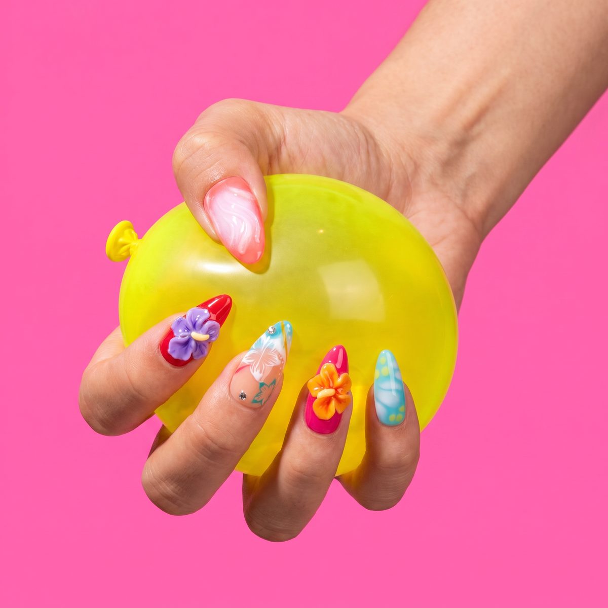 TipCouture Nail Binds adhesive tabs